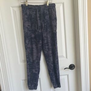 Athleta Farallon printed jogger, 4 pockets, size 2